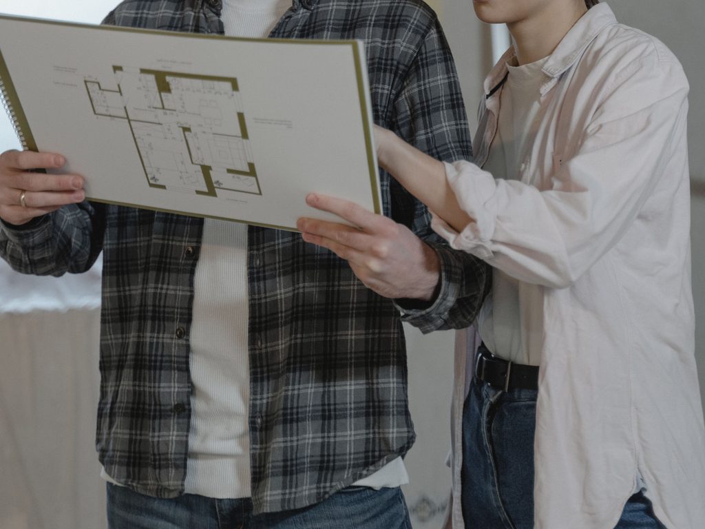 Étude des plans et des postes de dépense pour une estimation travaux de renovation